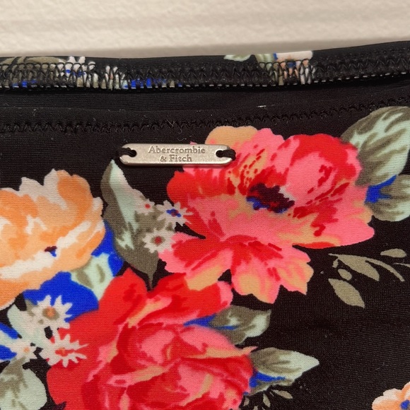 ✨Scalloped Bikini Bottoms✨ - Picture 2 of 4